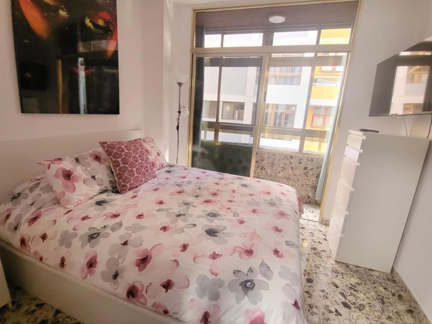 Affordable Holiday Accommodation For Large Families And Groups At Las Canteras Beach With 3 Bedrooms And Free Parking Las Palmas de Gran Canaria Zewnętrze zdjęcie
