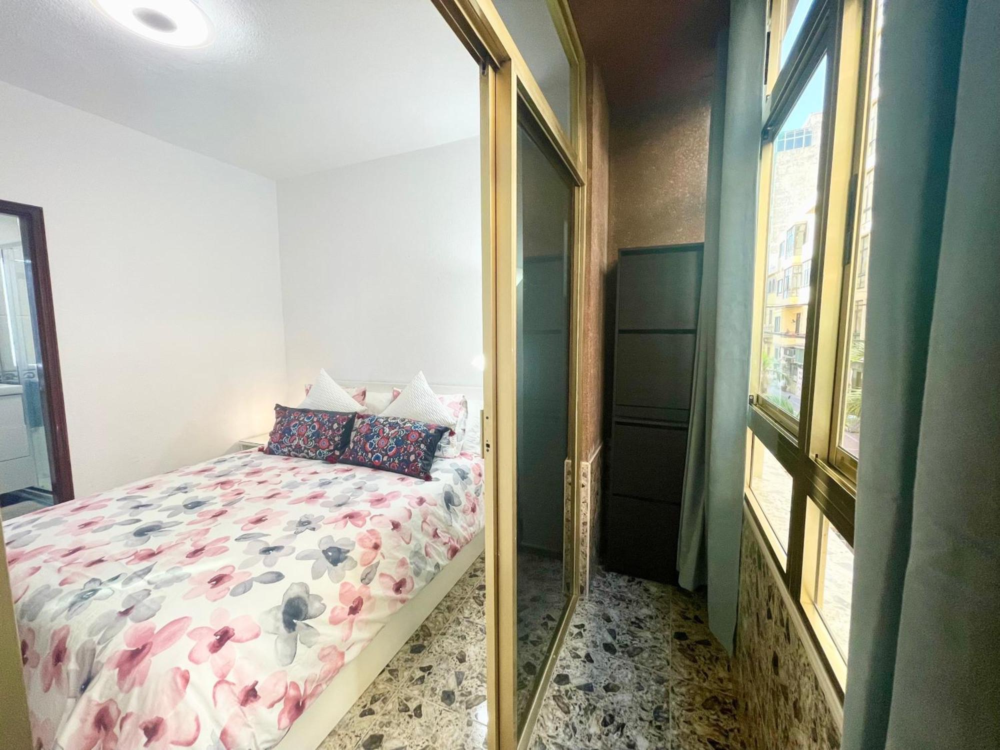 Affordable Holiday Accommodation For Large Families And Groups At Las Canteras Beach With 3 Bedrooms And Free Parking Las Palmas de Gran Canaria Zewnętrze zdjęcie