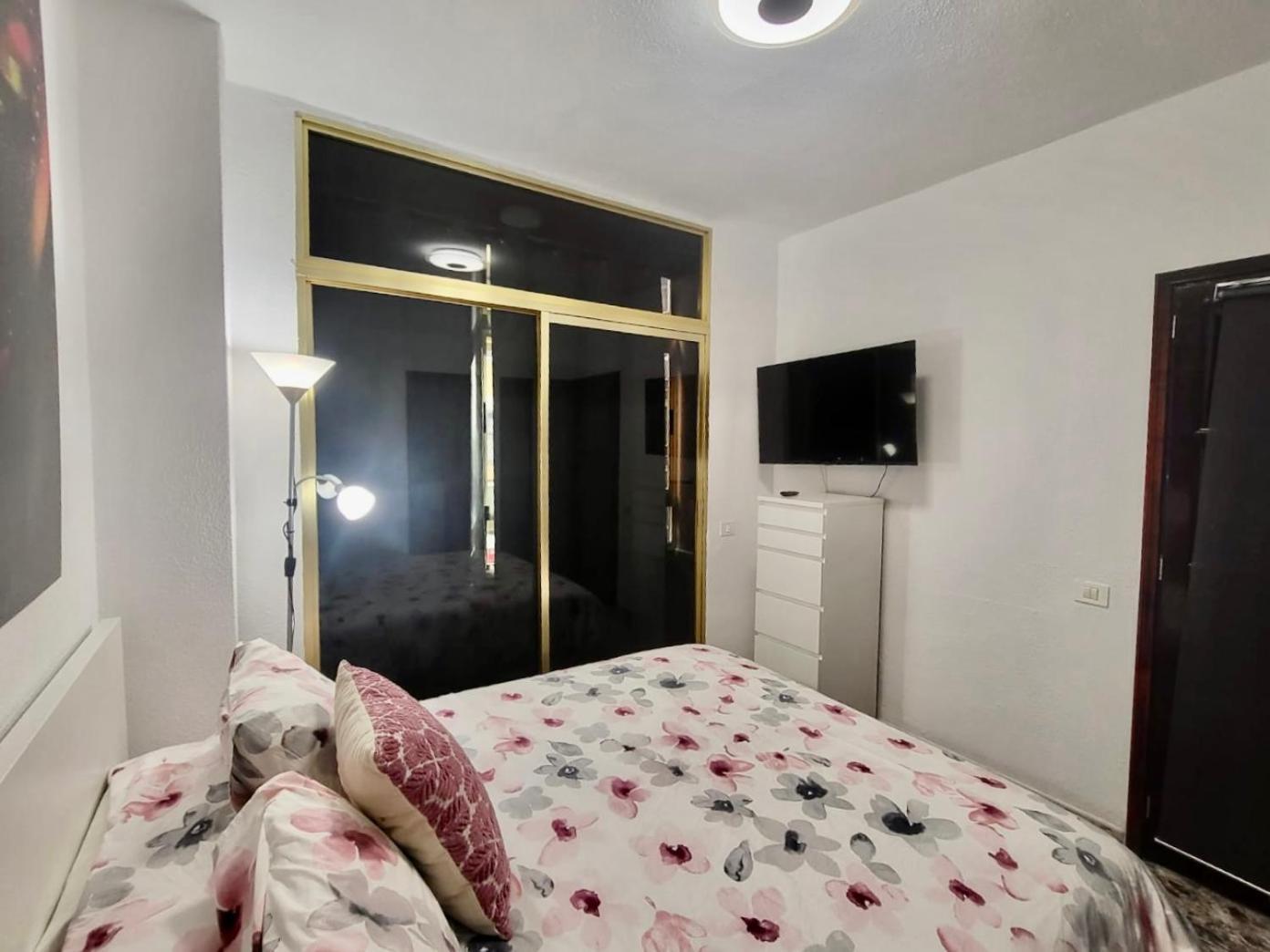Affordable Holiday Accommodation For Large Families And Groups At Las Canteras Beach With 3 Bedrooms And Free Parking Las Palmas de Gran Canaria Zewnętrze zdjęcie